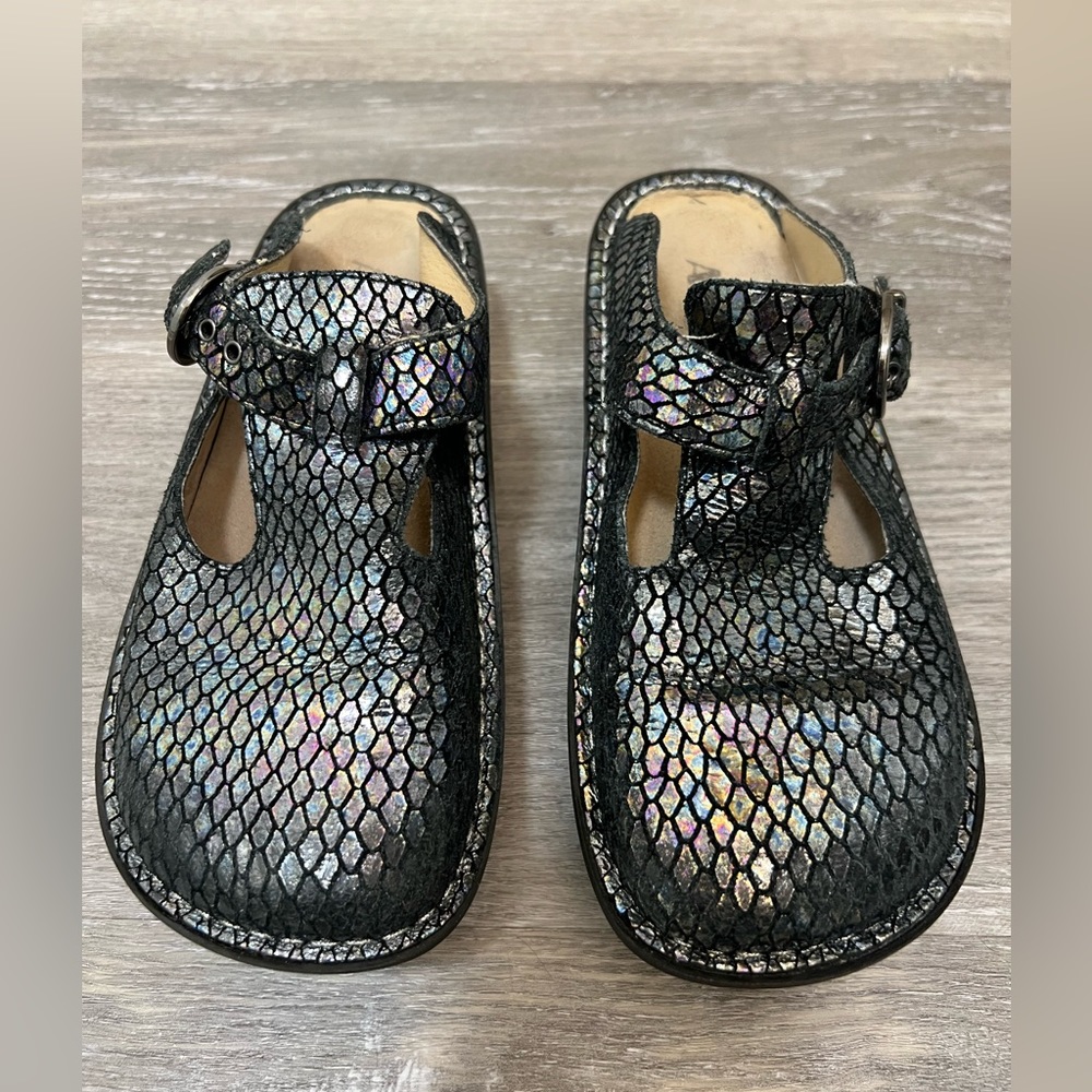 Alegria Classic Feral Iridescent Mermaid Scallop Print Clogs